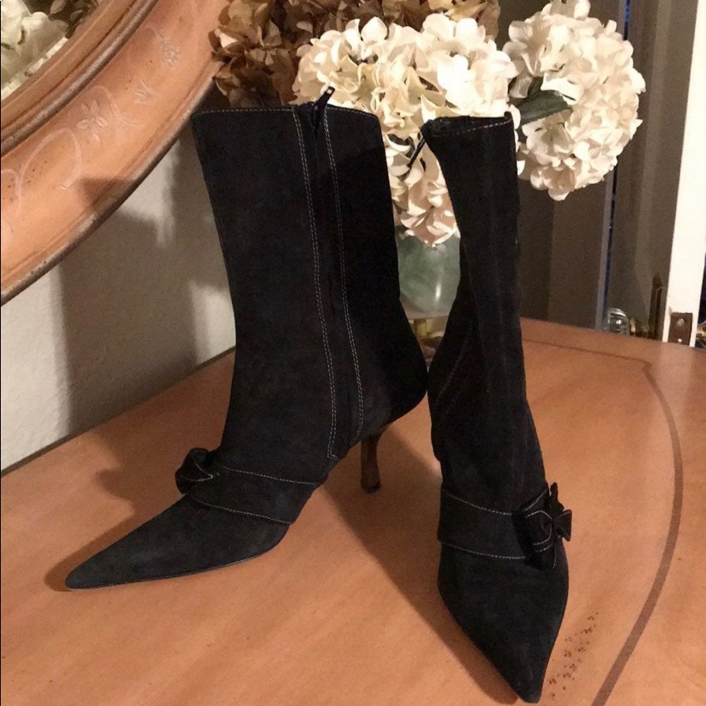 Type Z suede bow booties.
